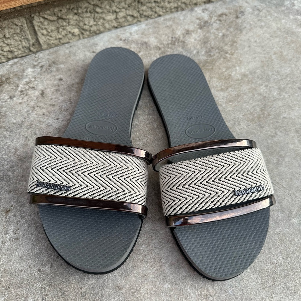 Havaianas Gray and Cream Slide Sandals